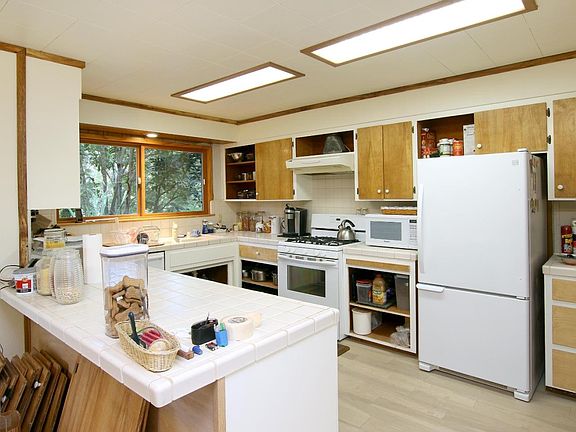 5th image of 755 Highland Dr
