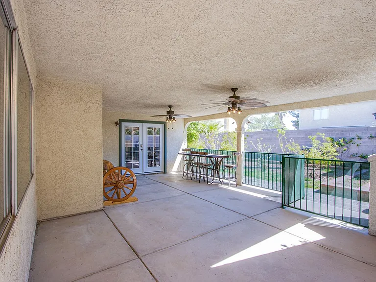 2342 Viewcrest Rd — Photo 26