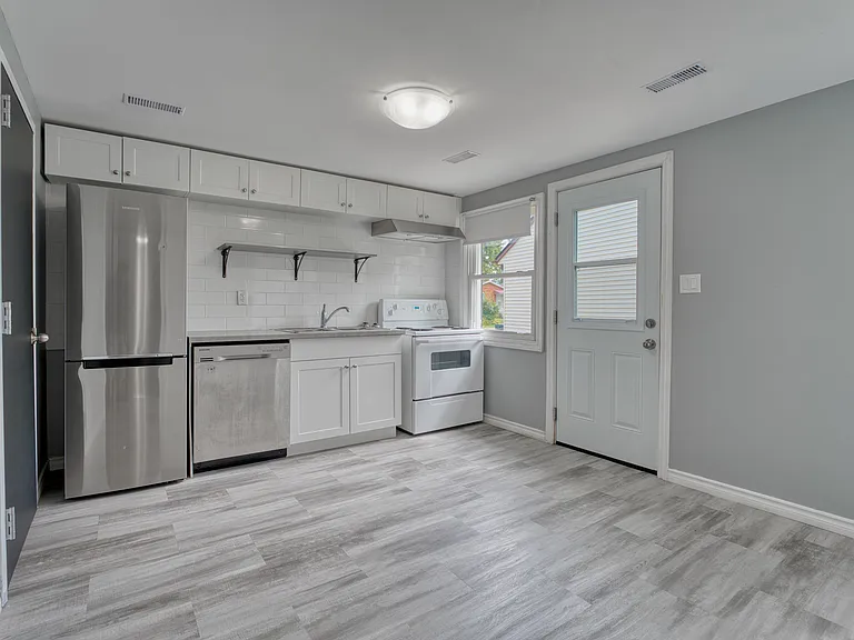 17 Kirk St #2 — Photo 8