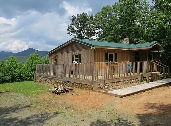5th image of 837 Christopher Ln