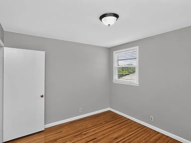 261 Eisenhower Dr — Photo 19