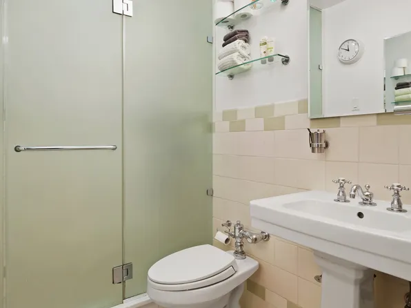 200 East 16th Street image 7 of 7