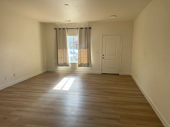 3rd image of 5216 Clark St