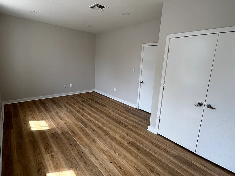 20 Swan St #1 — Photo 3