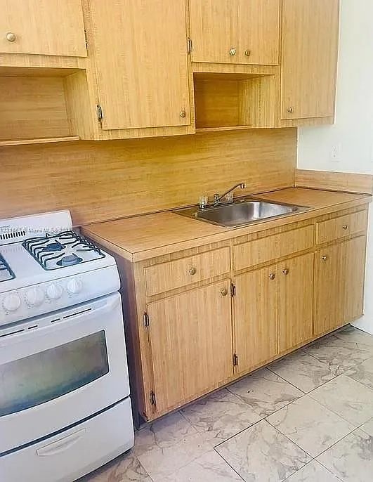 Studio, 1.0 bath, $1,800 — Photo 2