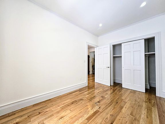 4th image of 51 E 34th St #2V