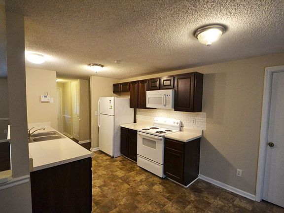 5th image of 427 Vista Grande Cres