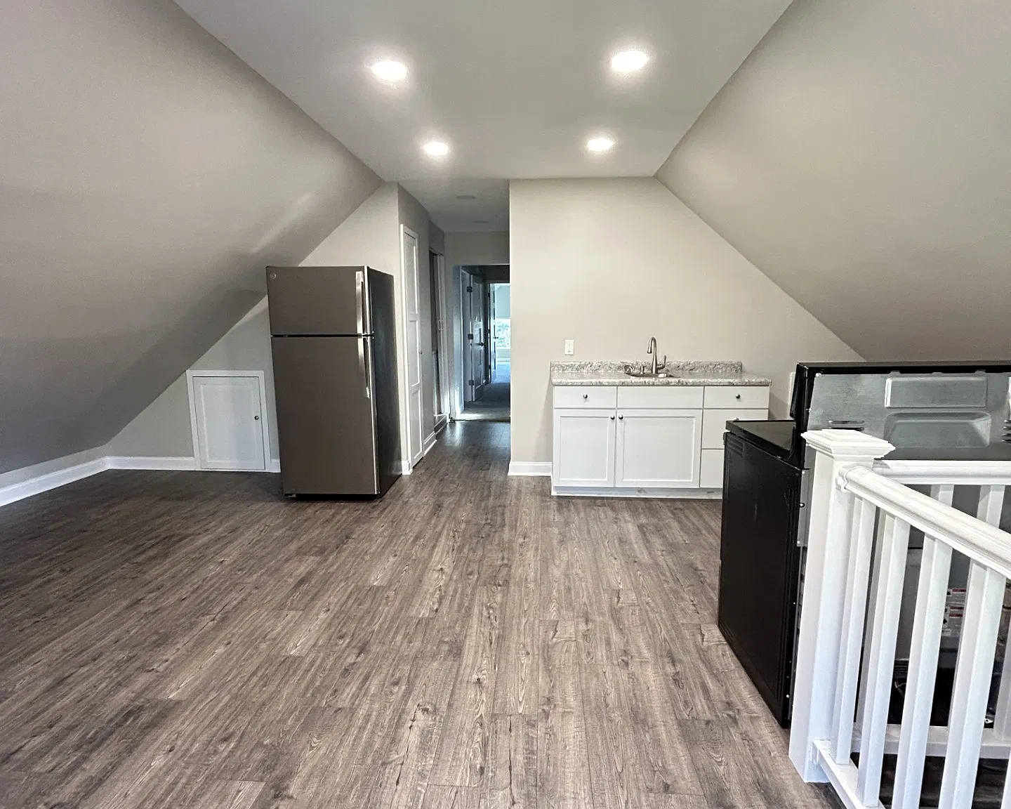 3 bed, 800 sqft, $1,600 — Photo 2