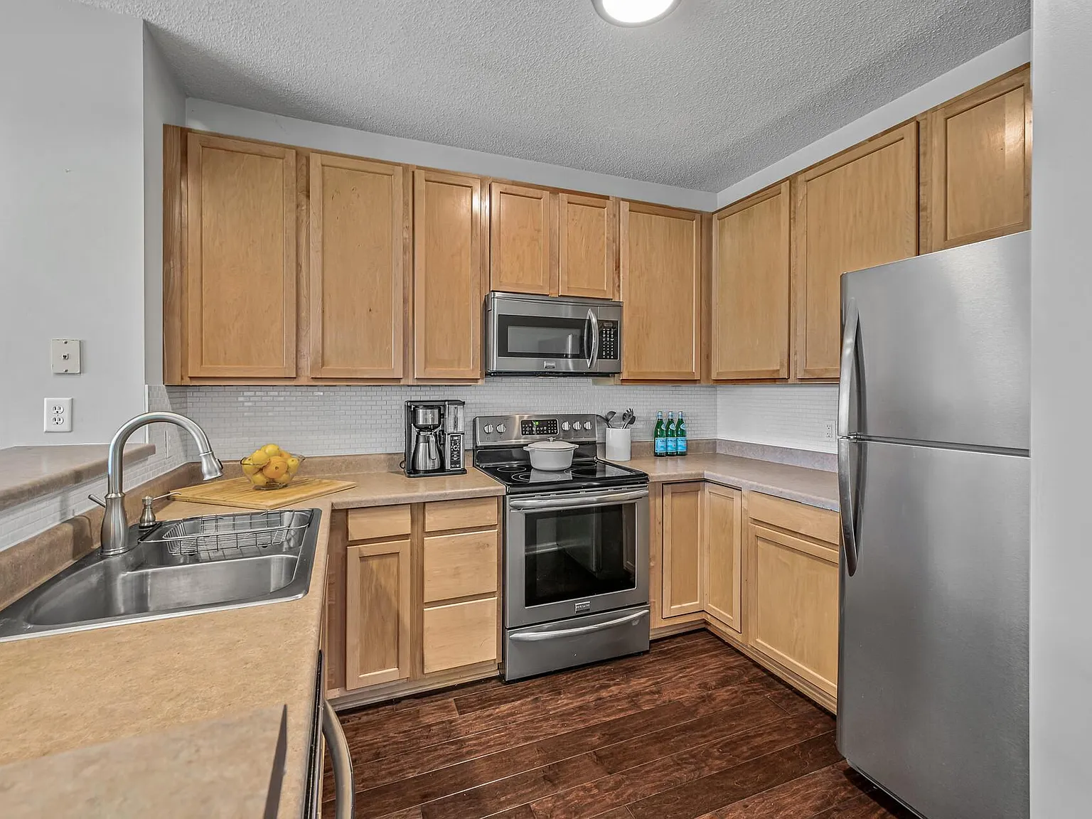 2 bed, 2.0 bath, 1025 sqft, $2,499 — Photo 4