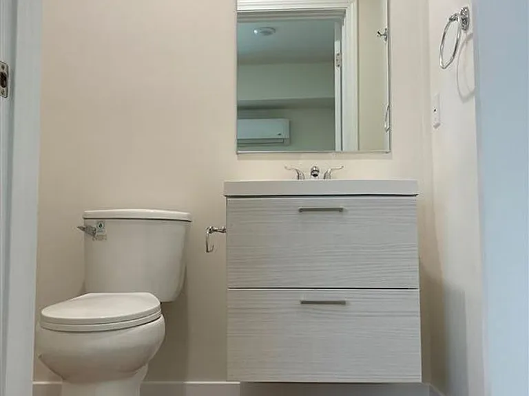16753-16755 1/2 Sherman Way — Photo 13
