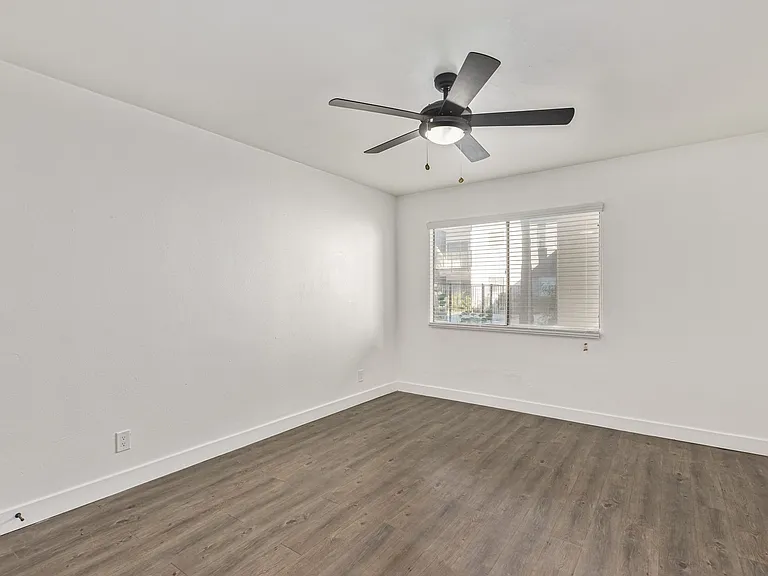 The Shorewood Apartments — Photo 30