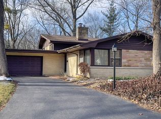 827 Diane Ln, Naperville, IL 60540