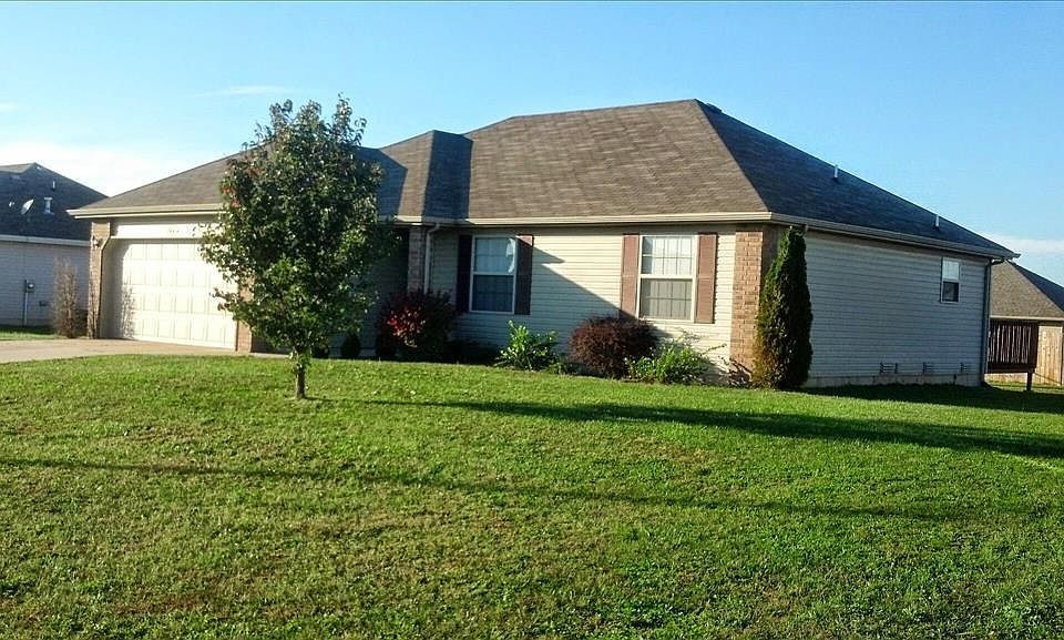705 Lexington Clever MO front