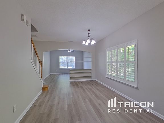 3rd image of 582 Summer Breeze Dr N