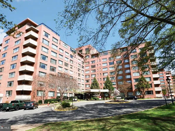 1111 Arlington Blvd APT 243, Arlington, VA 22209