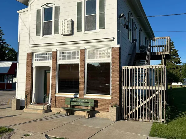 105 S 4th St, Capron, IL 61012