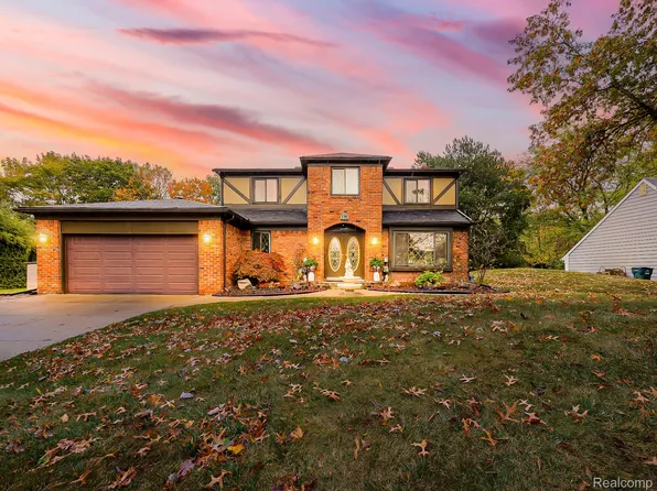 5152 Bayside Dr, Troy, MI 48098