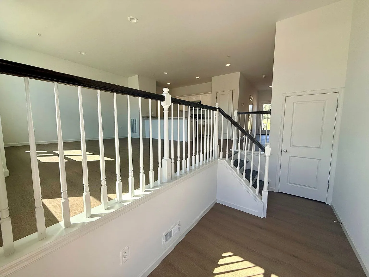 3 bed, 2.5 bath, 1553 sqft, $2,300 — Photo 3