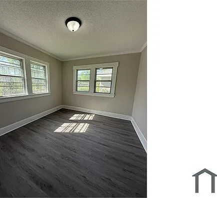 1437 Woodland Ave SW — Photo 2