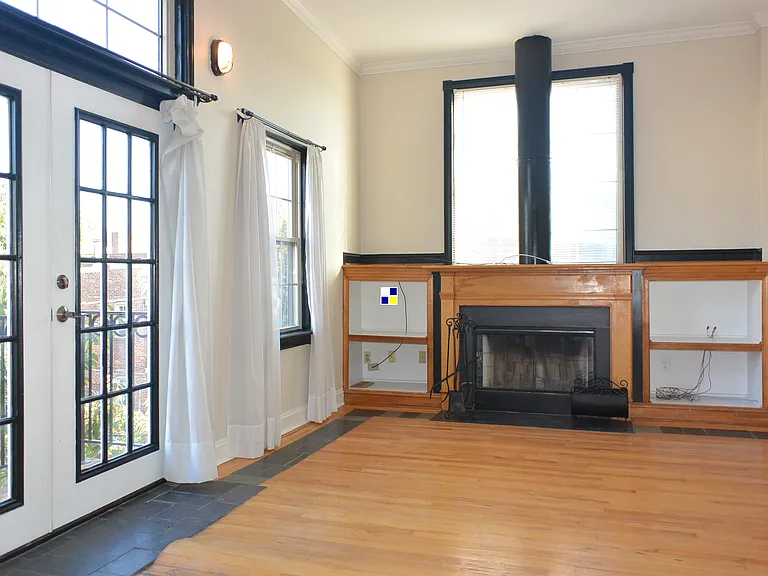 319 E Cross St — Photo 14