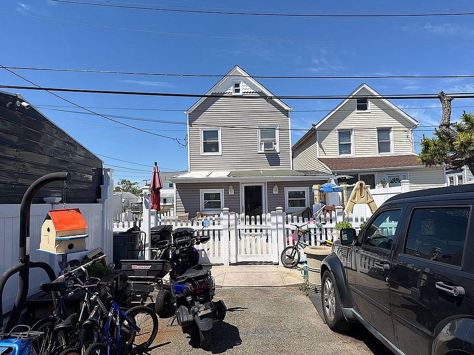 2nd image of 4 Bayview Ave