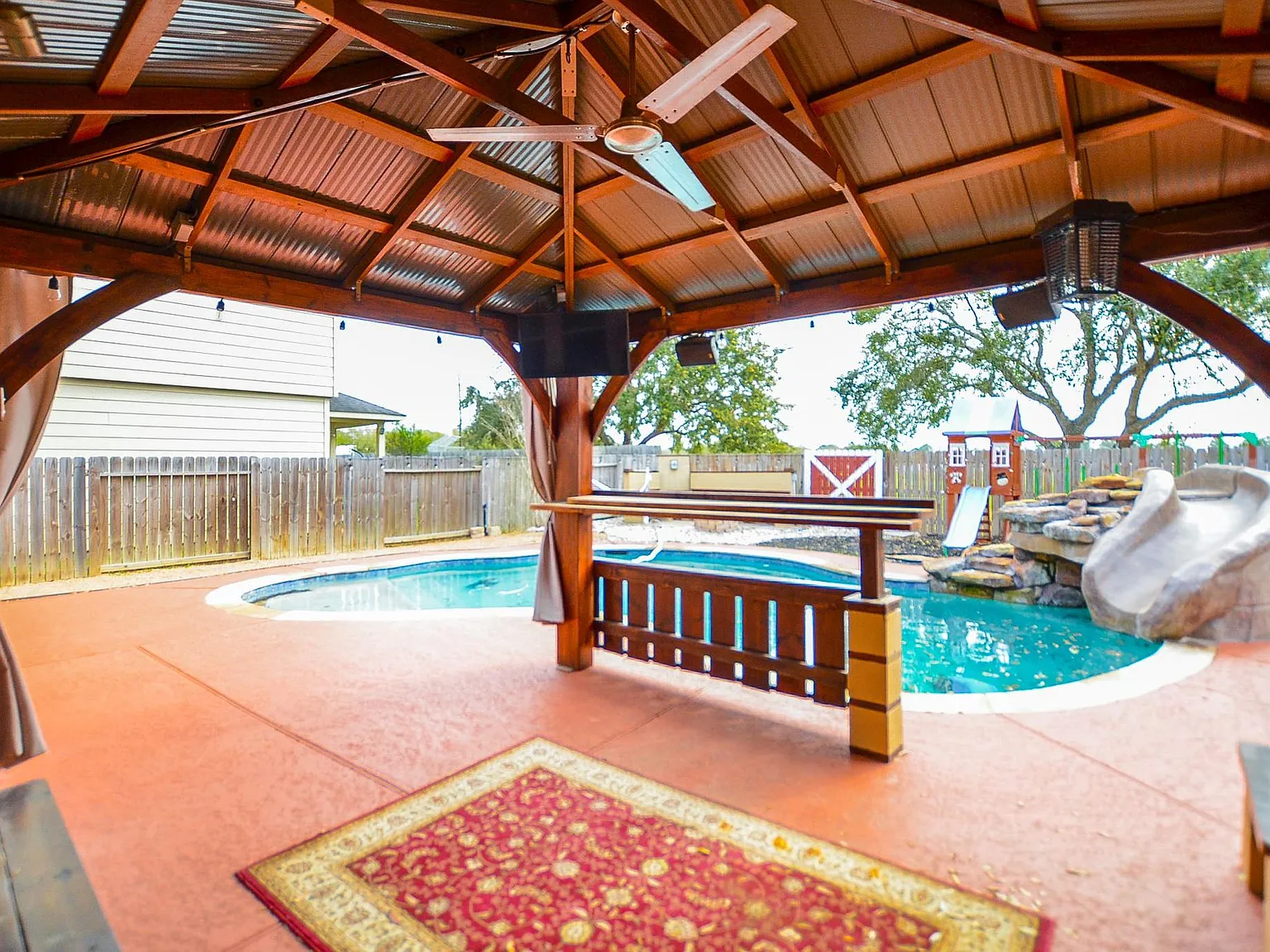 3 bed, 3.0 bath, 1725 sqft, $2,800 — Photo 2