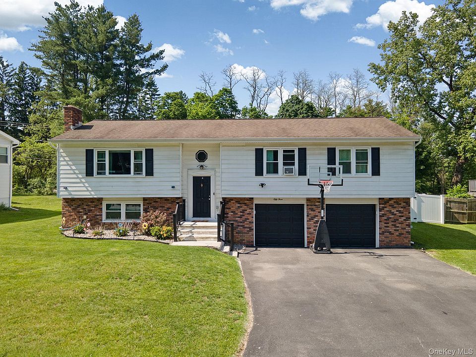 1st image of 53 Carriage Hill Lane