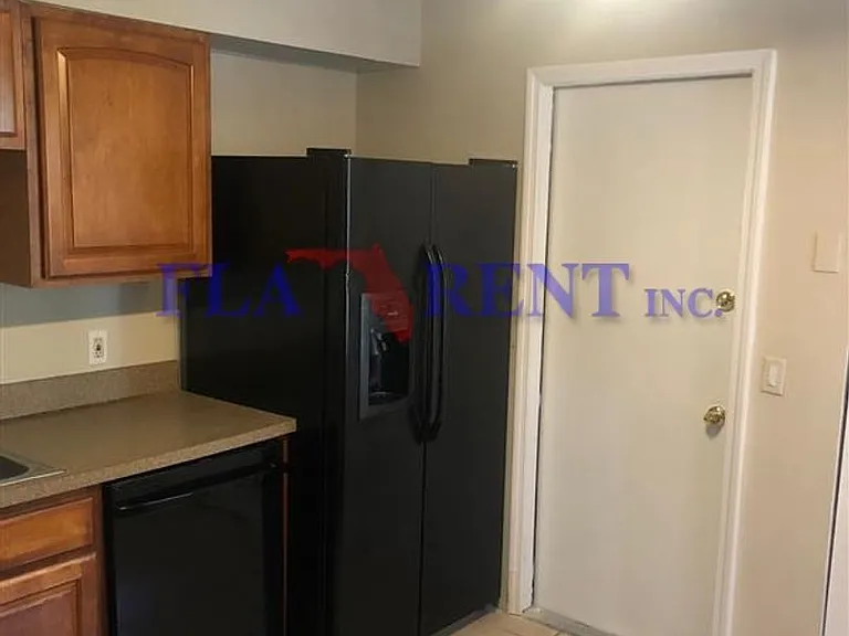 2820 Beckwith St — Photo 3