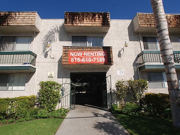 3rd image of 20431 Saticoy St APT 216