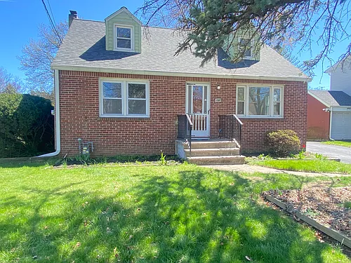 1598 Front St Photo 1