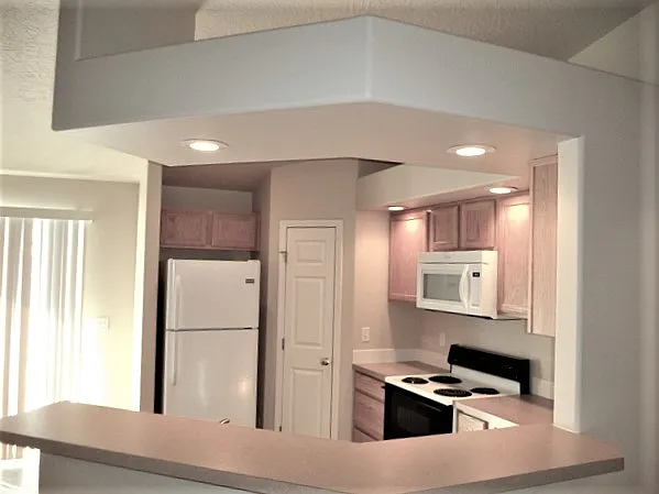 3 bed, 2.0 bath, 1126 sqft, $2,185 — Photo 3