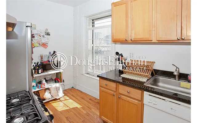 Rented by Douglas Elliman | media 39