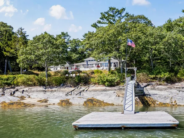 6 Oak Ledge Point Road, Harpswell, ME 04079