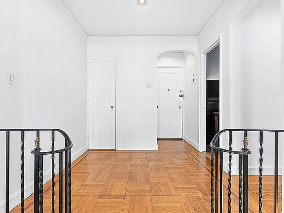 5th image of 25 Minetta Ln APT 3F
