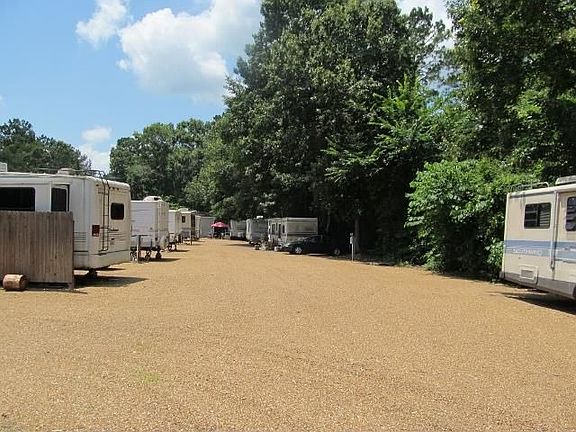 5th image of 272 Windy Ln