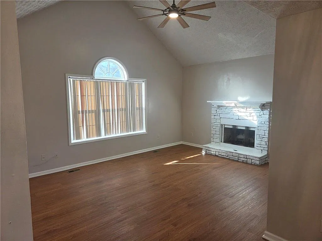 4 bed, 3.0 bath, 2008 sqft, $2,200 — Photo 4