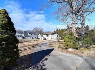 46 Laurelwood Dr, Niantic, CT 06357