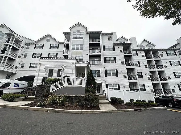97 Glenbrook Rd #T415 — Photo 11