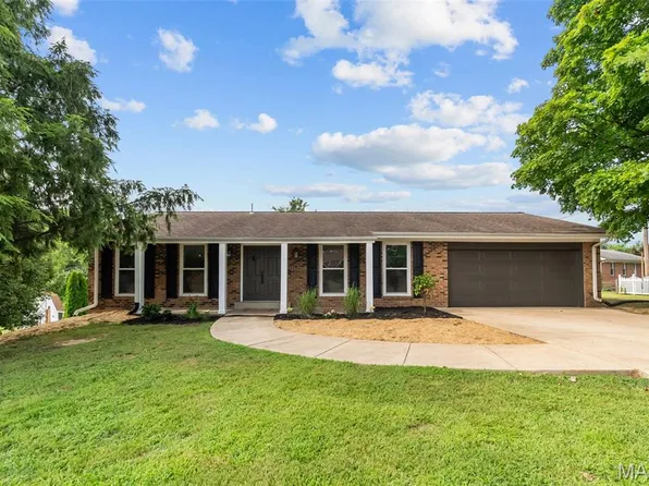 108 Sir Moss Ln, Fenton, MO 63026