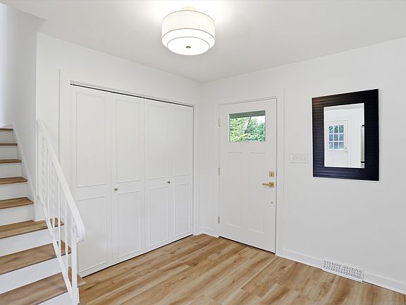 3rd image of 8433 Sunset Ln