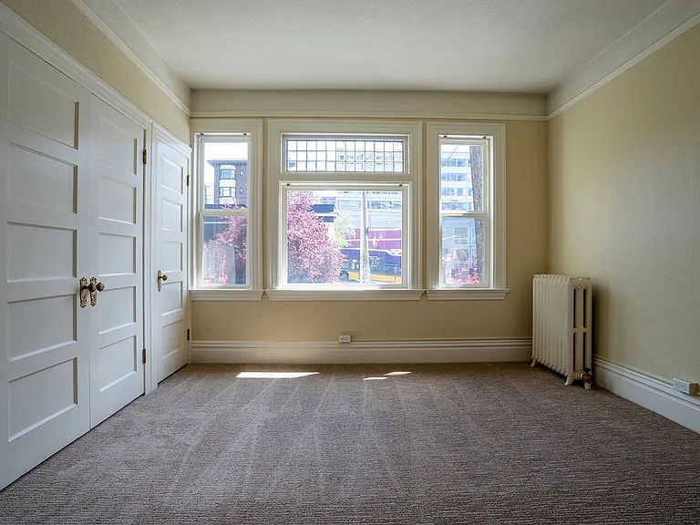 Alexander Apartments — Photo 18