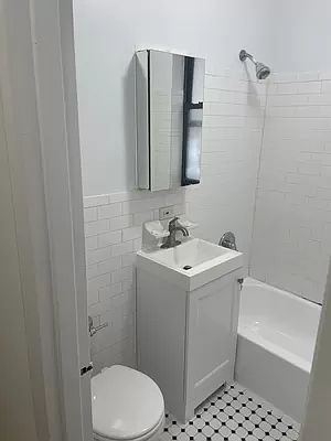 4th image of 140 Claremont Ave APT 3C