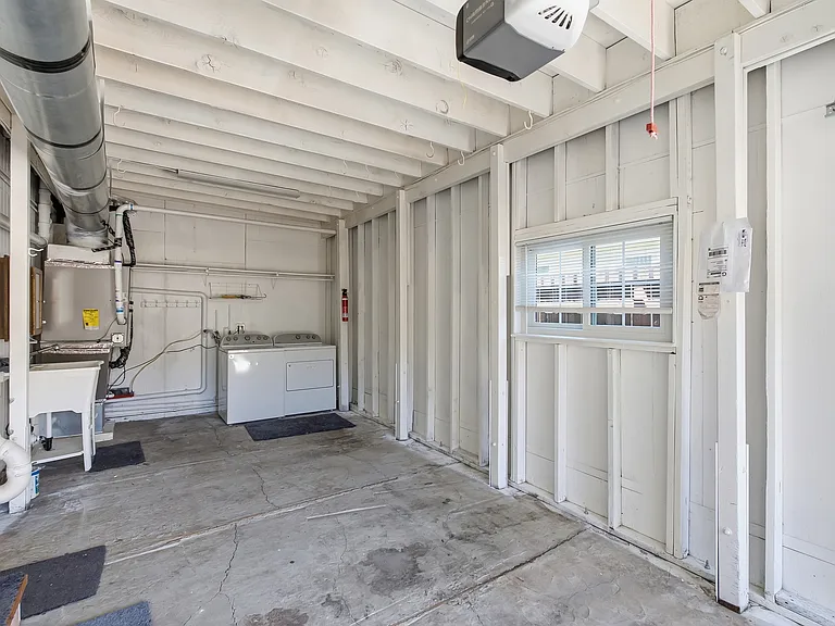 1162 Davis St — Photo 34
