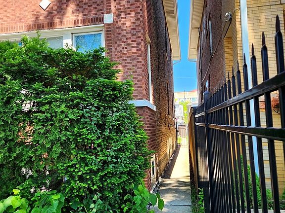 4th image of 5344 W Drummond Pl