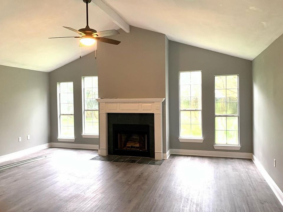 2nd image of 1827 Potwin Dr