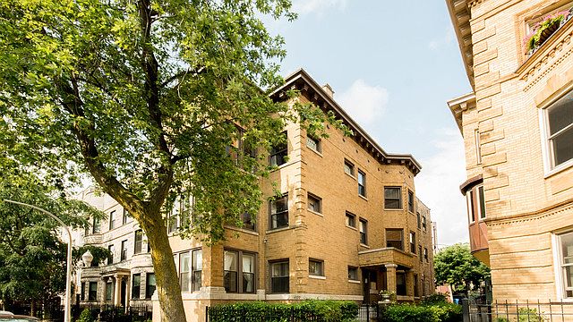 1st image of 4030 N Clarendon Ave APT 1