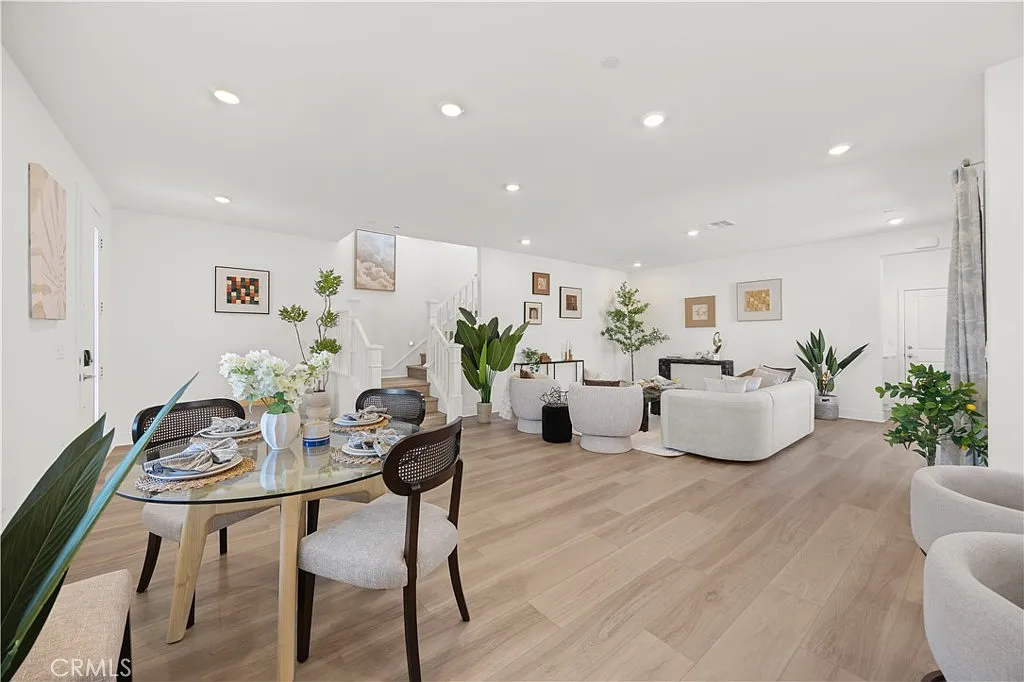 4 bed, 2.5 bath, 2073 sqft, $7,500 — Photo 3