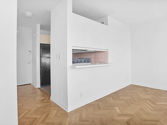 4th image of 300 E 93rd St APT 26C