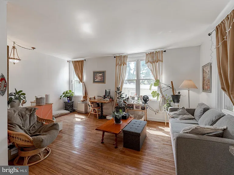 1108 Locust St #3 — Photo 2