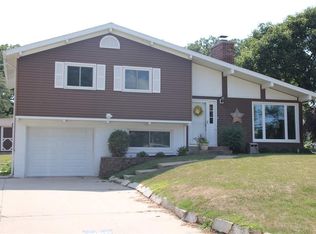 103 Sunny Ln, Hudson, IA 50643